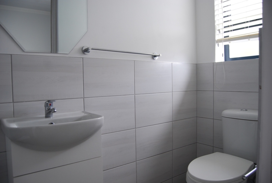 To Let 3 Bedroom Property for Rent in Golden Mile Western Cape